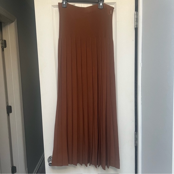 Apparalel Elegant Brown Pleated Knit Maxi Skirt size Medium - Picture 2 of 5